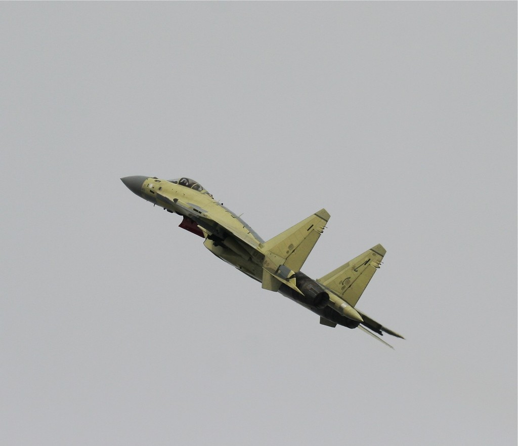 Серийный самолет Су‑35С на приемо-сдаточных испытаниях